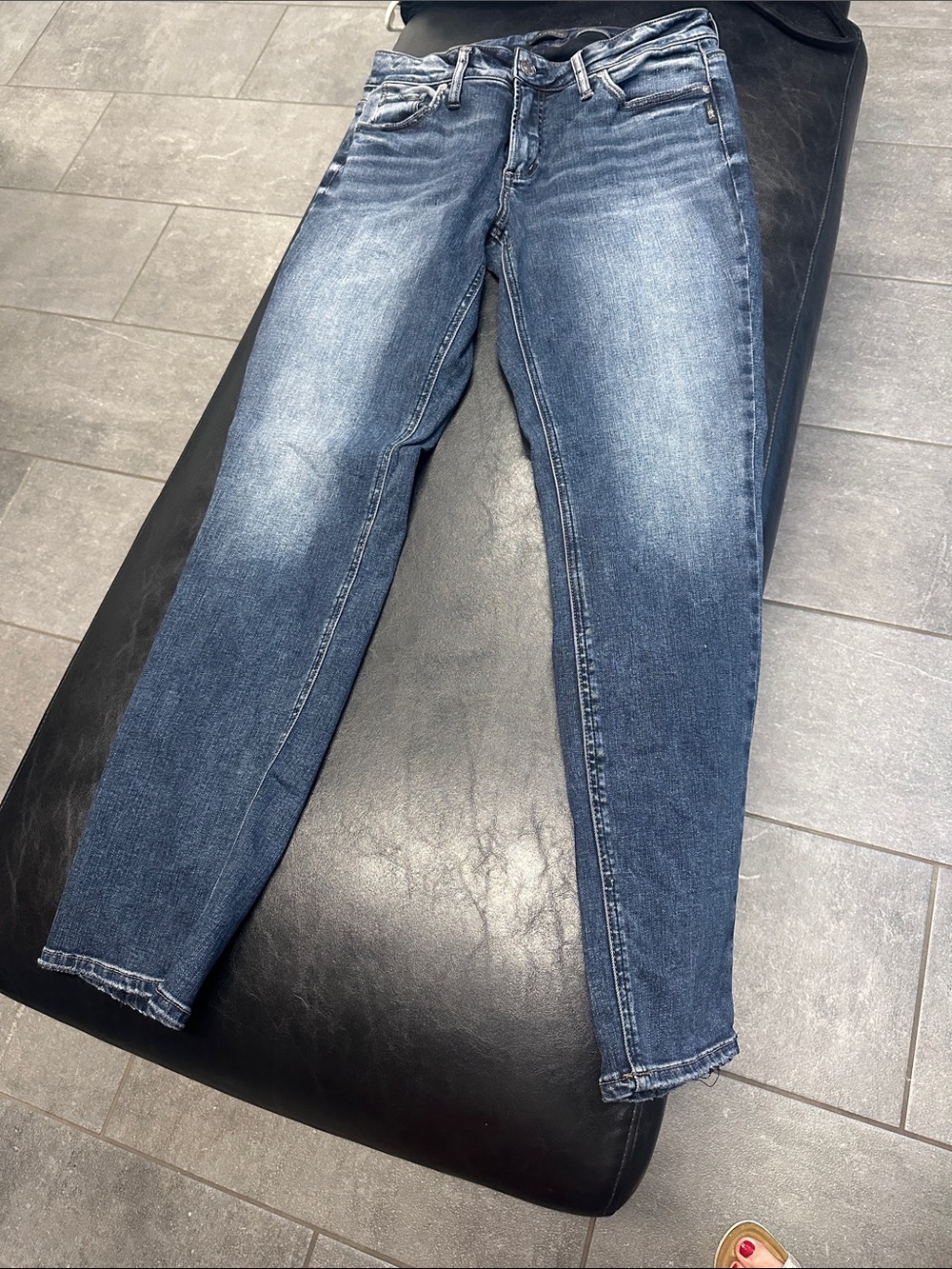 Silver Jeans Women's Straight Leg Jeans in Blue Wash